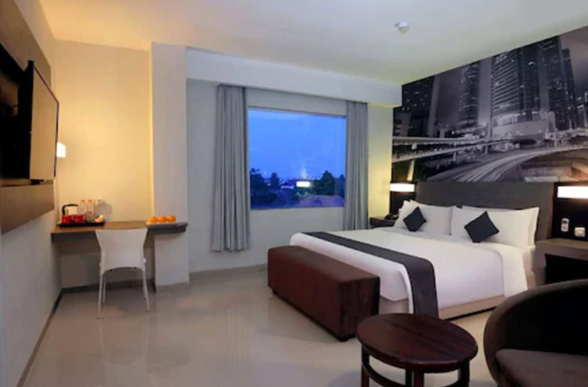 Hotel Neo Candi Simpang Lima - Semarang By Aston Exterior photo