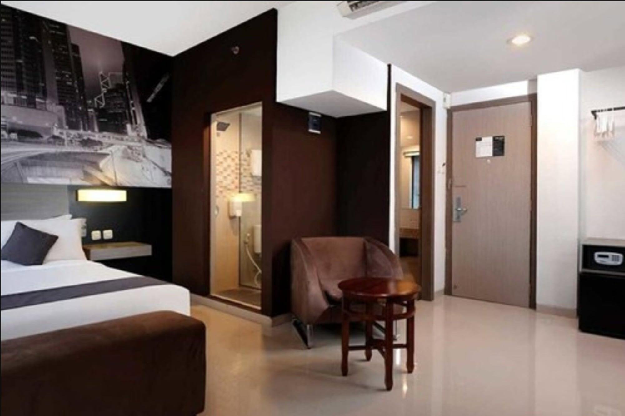 Hotel Neo Candi Simpang Lima - Semarang By Aston Exterior photo