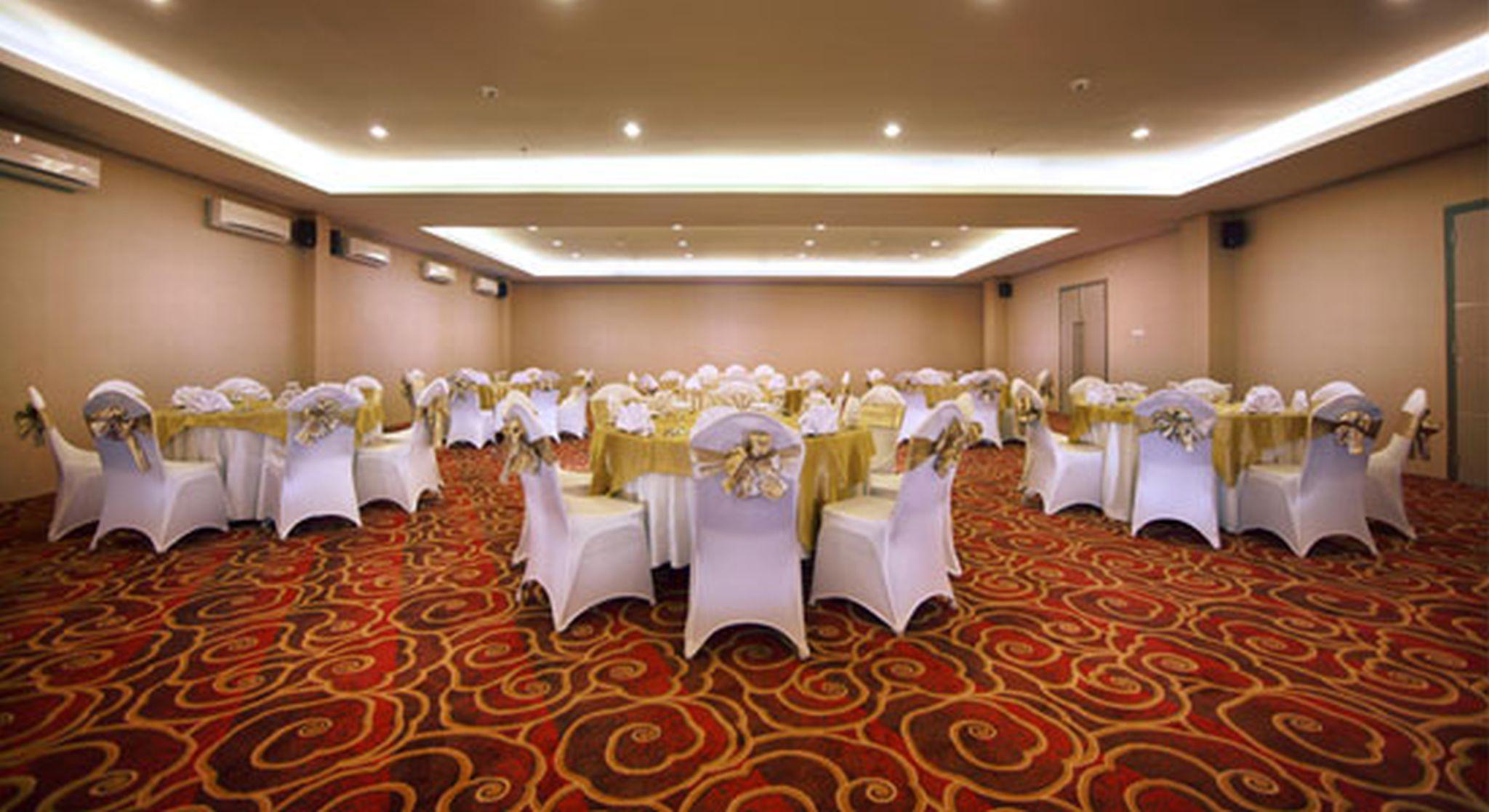 Hotel Neo Candi Simpang Lima - Semarang By Aston Exterior photo