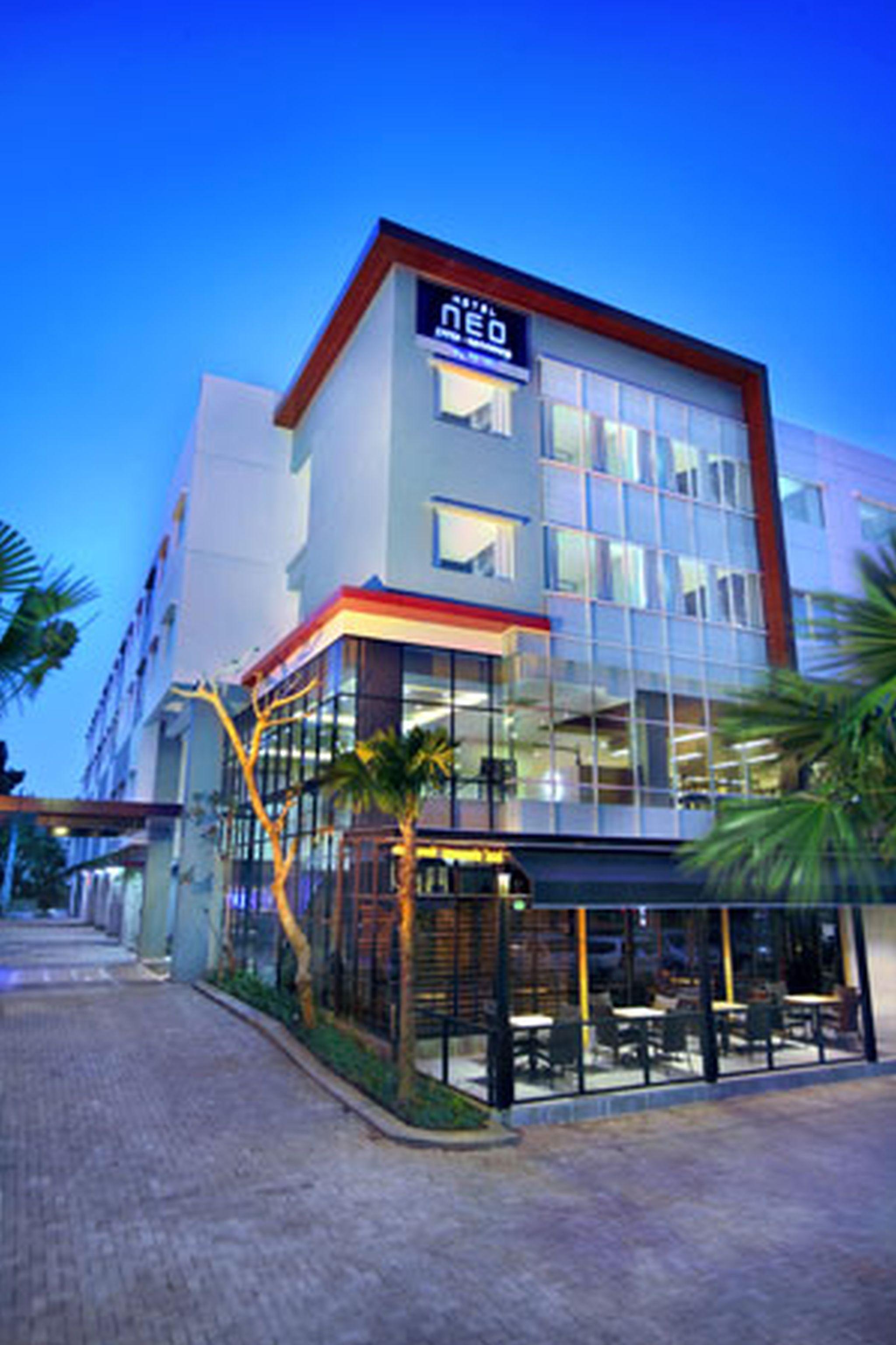 Hotel Neo Candi Simpang Lima - Semarang By Aston Exterior photo
