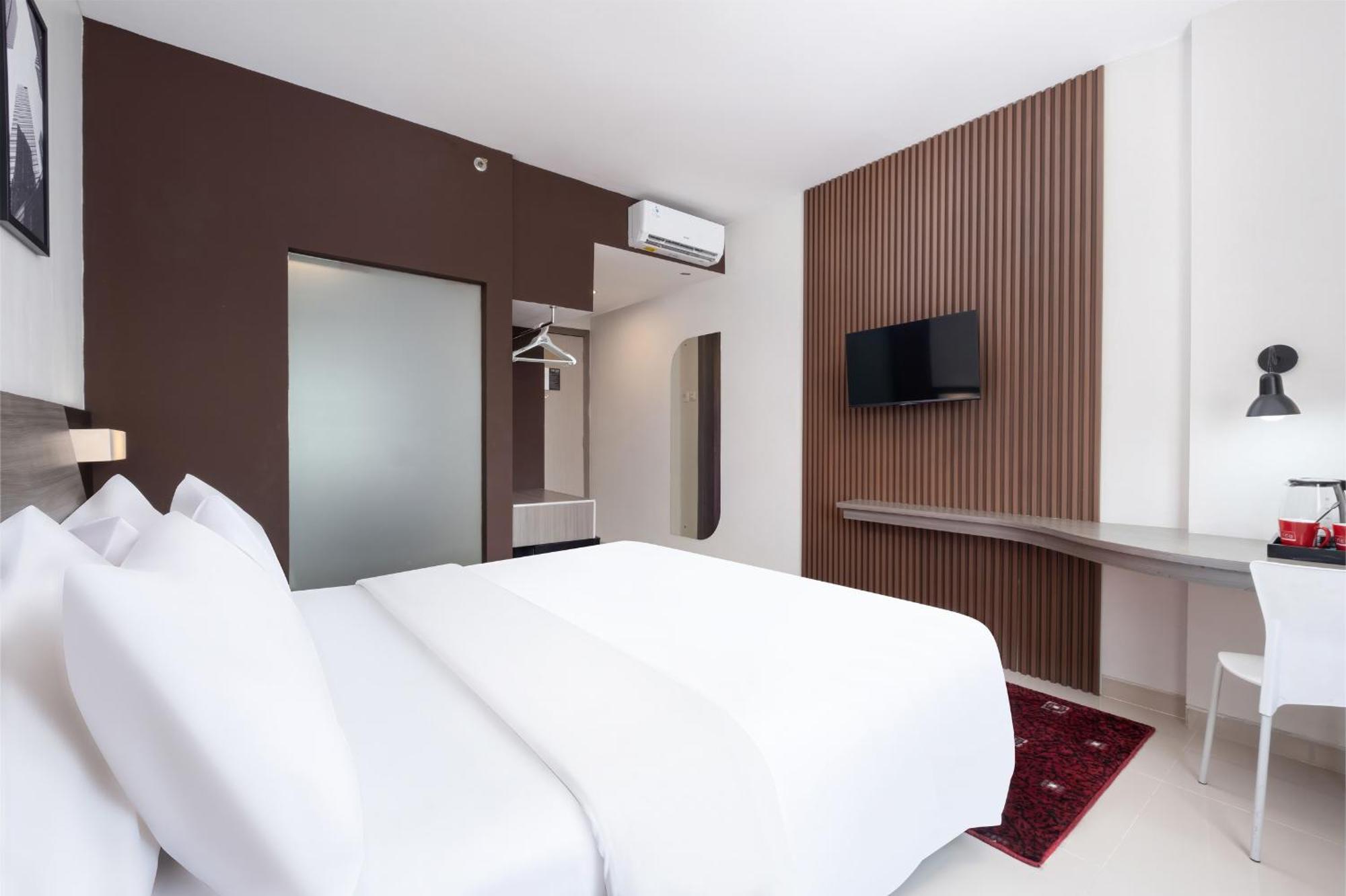 Hotel Neo Candi Simpang Lima - Semarang By Aston Exterior photo