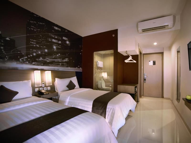 Hotel Neo Candi Simpang Lima - Semarang By Aston Exterior photo