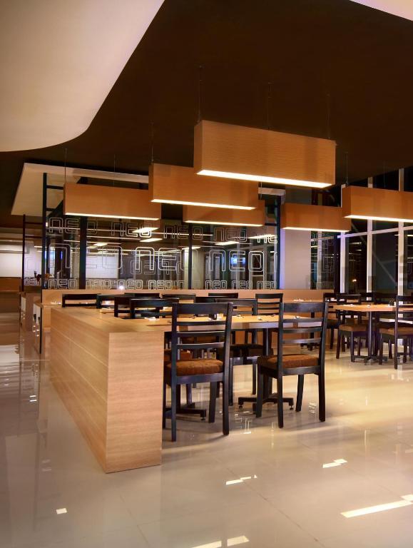 Hotel Neo Candi Simpang Lima - Semarang By Aston Exterior photo