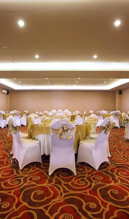 Hotel Neo Candi Simpang Lima - Semarang By Aston Exterior photo