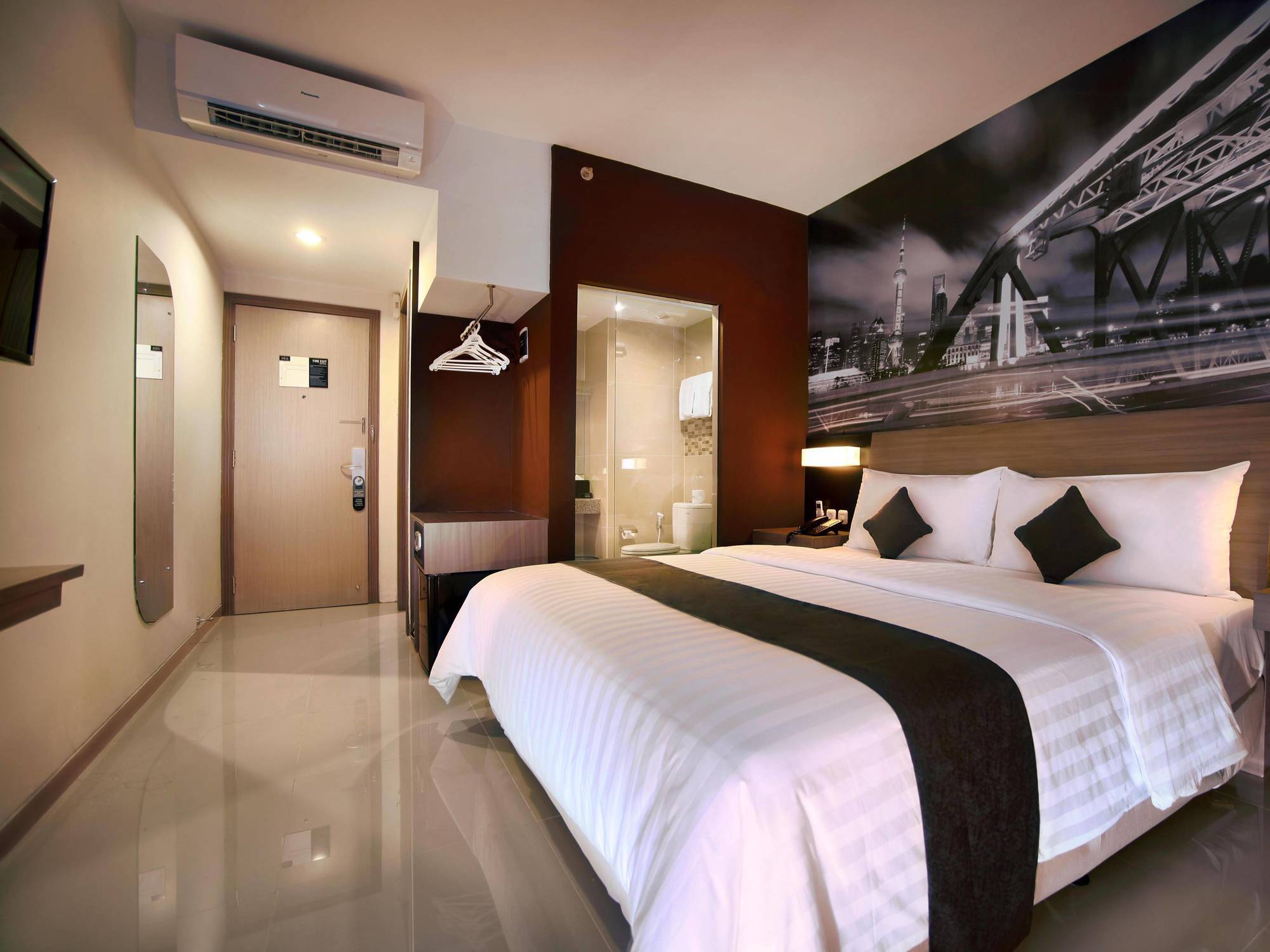 Hotel Neo Candi Simpang Lima - Semarang By Aston Exterior photo
