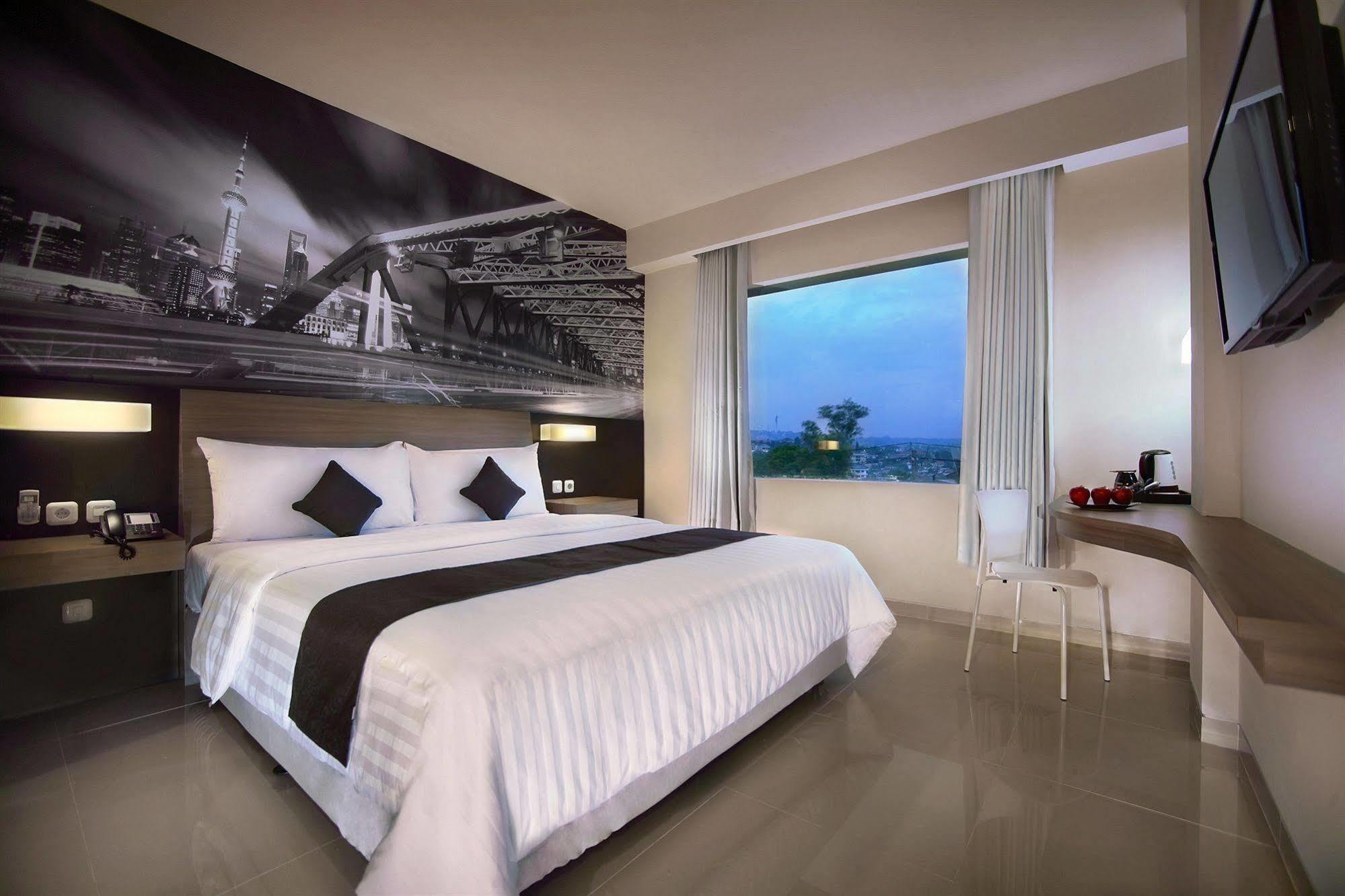 Hotel Neo Candi Simpang Lima - Semarang By Aston Exterior photo