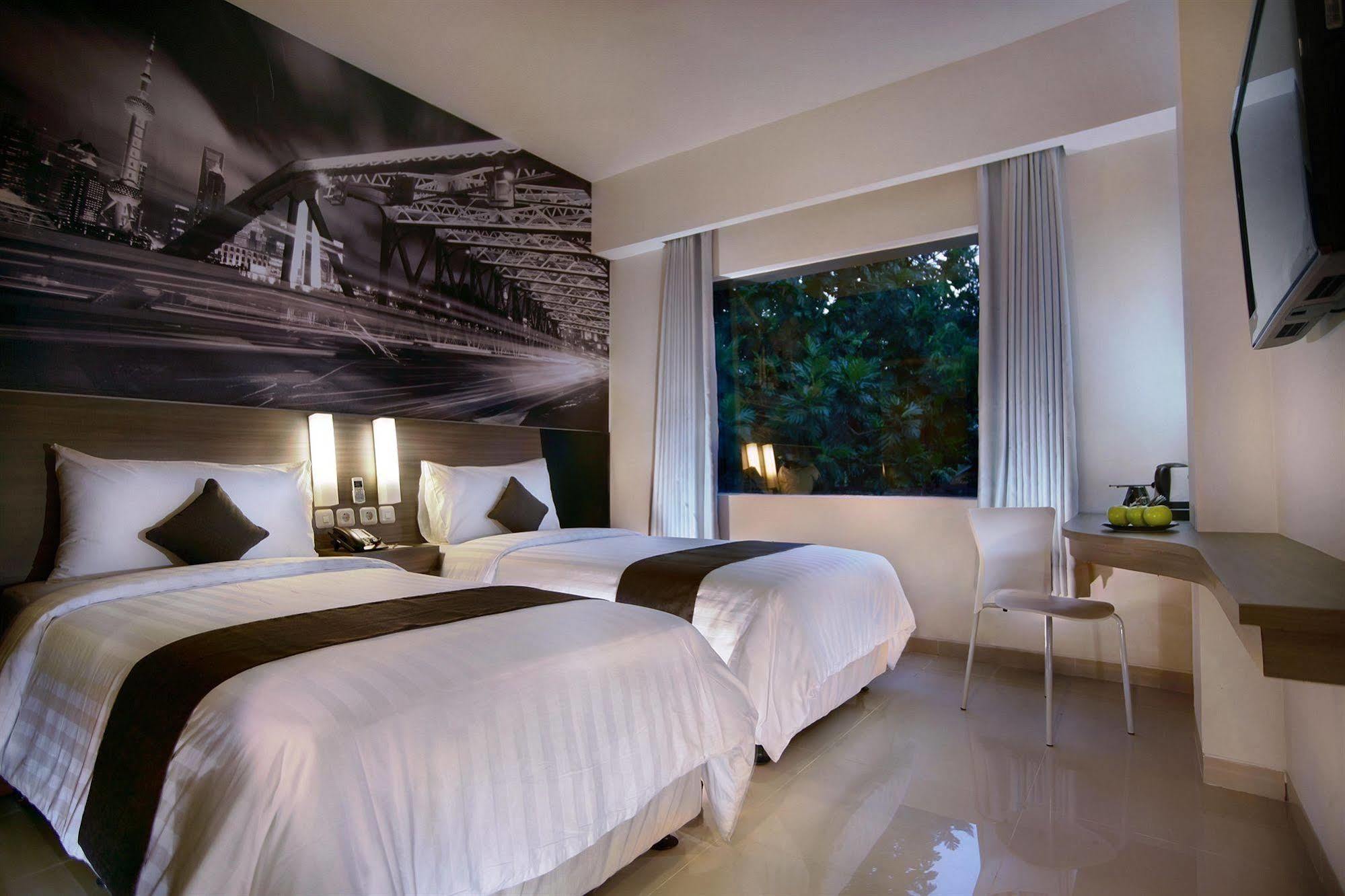 Hotel Neo Candi Simpang Lima - Semarang By Aston Exterior photo