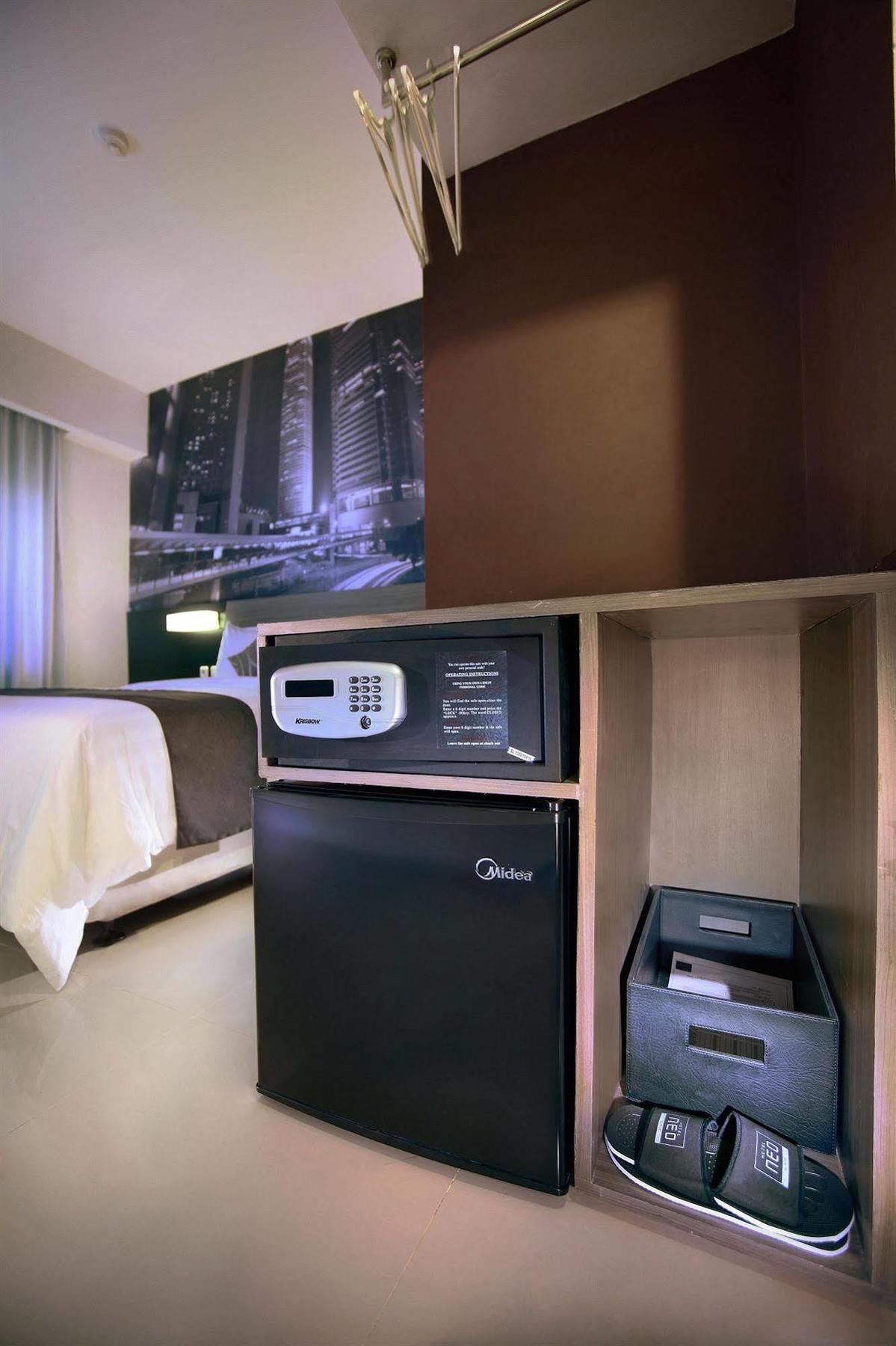 Hotel Neo Candi Simpang Lima - Semarang By Aston Exterior photo