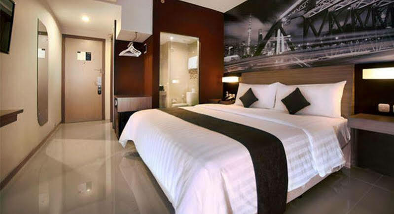 Hotel Neo Candi Simpang Lima - Semarang By Aston Exterior photo