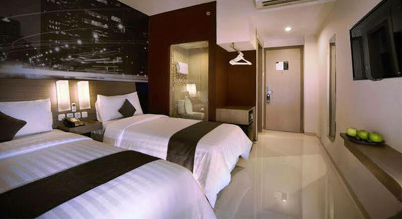 Hotel Neo Candi Simpang Lima - Semarang By Aston Exterior photo